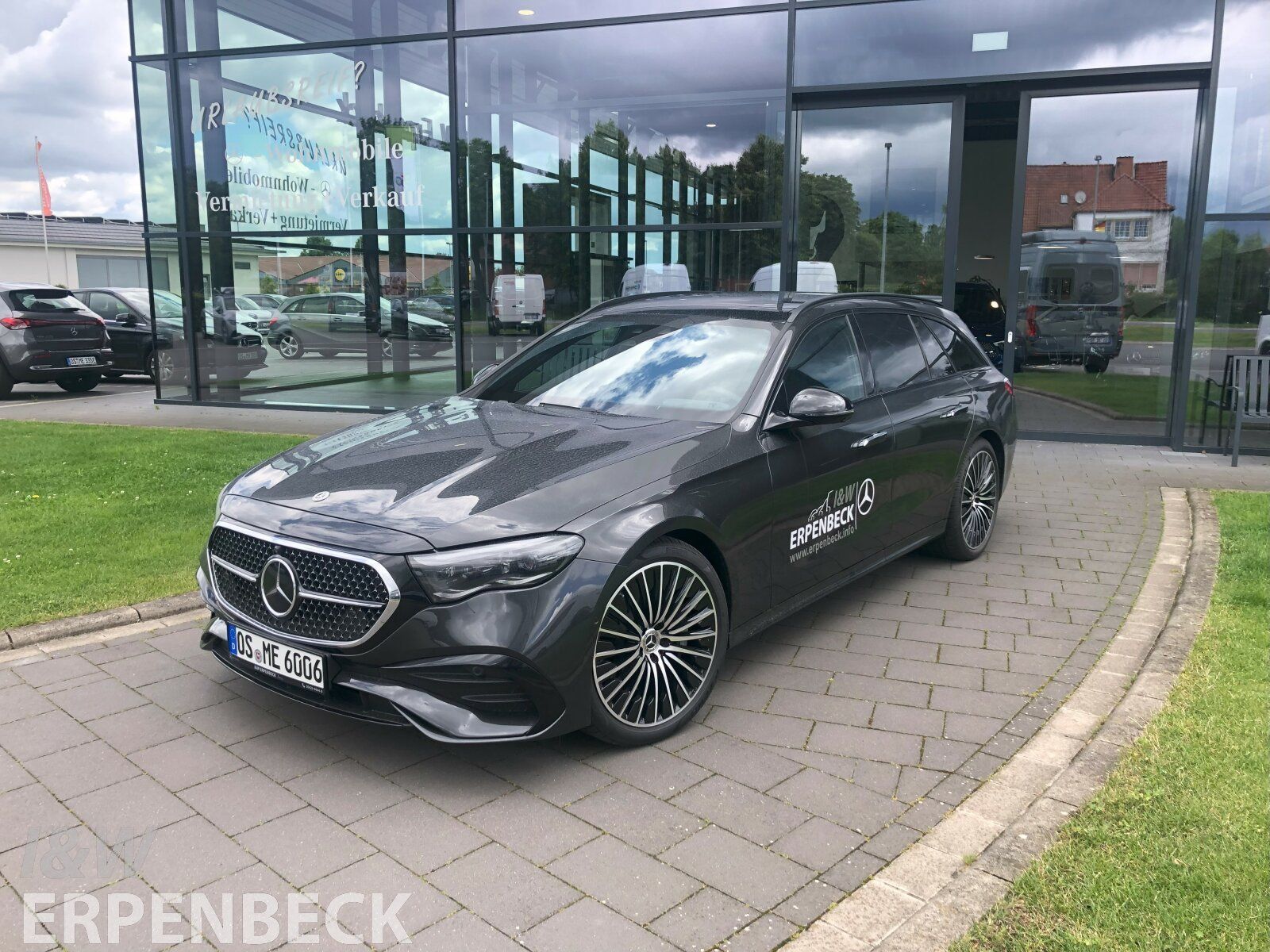 Fahrzeugabbildung Mercedes-Benz E 220 d T AMG Panorama AHK Memory Distronic FAP