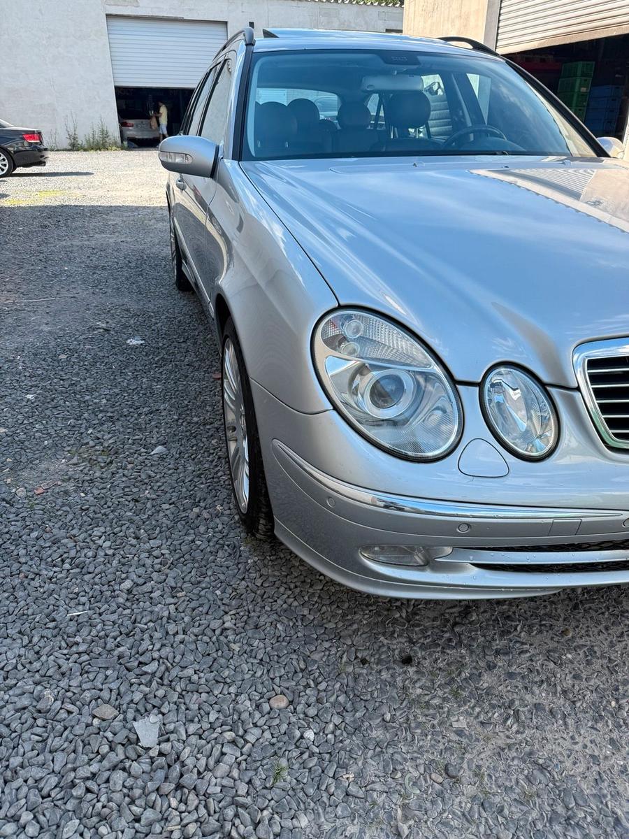 Mercedes-Benz E500 2005 — rear view