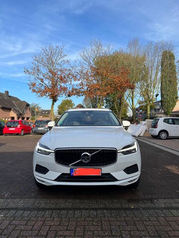 Volvo XC60 B4 Benzin MOMENTUM 8-Gang Geatr...