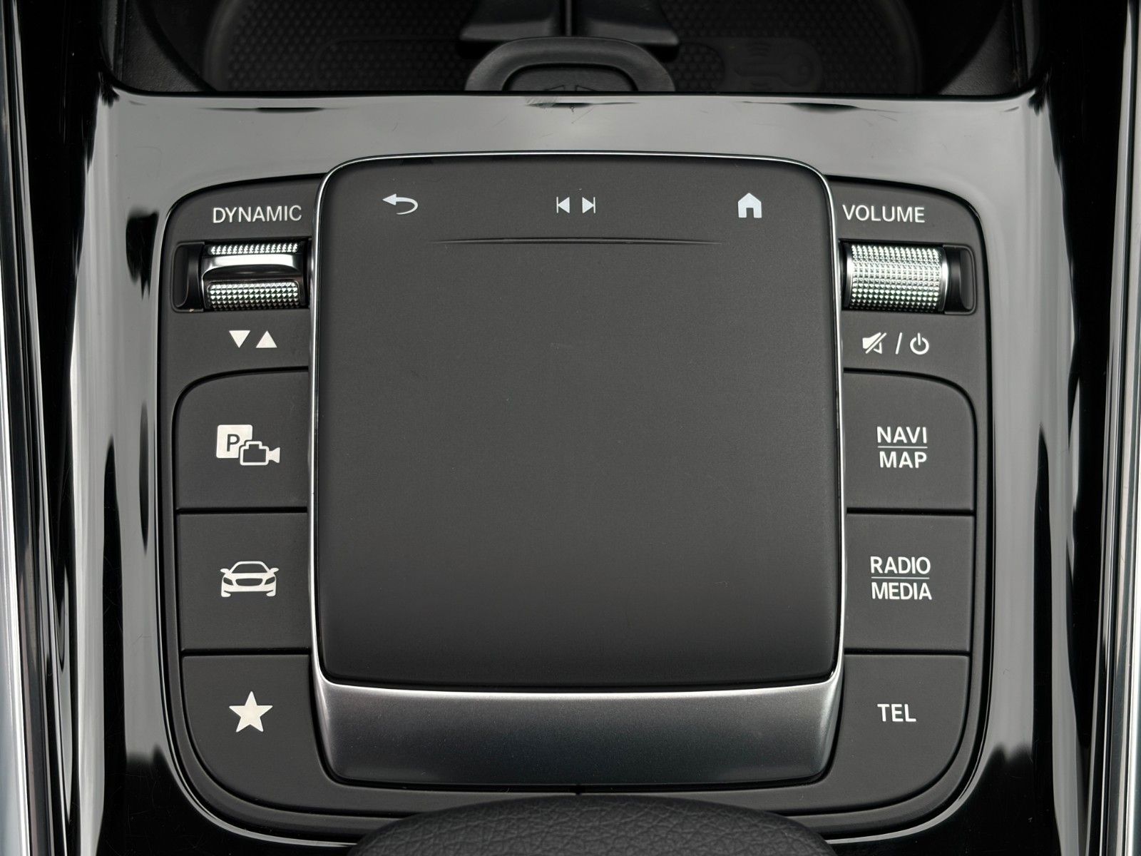 Fahrzeugabbildung Mercedes-Benz GLA 200 7G-DCT Progressive CarPlay Temp CAM AHK