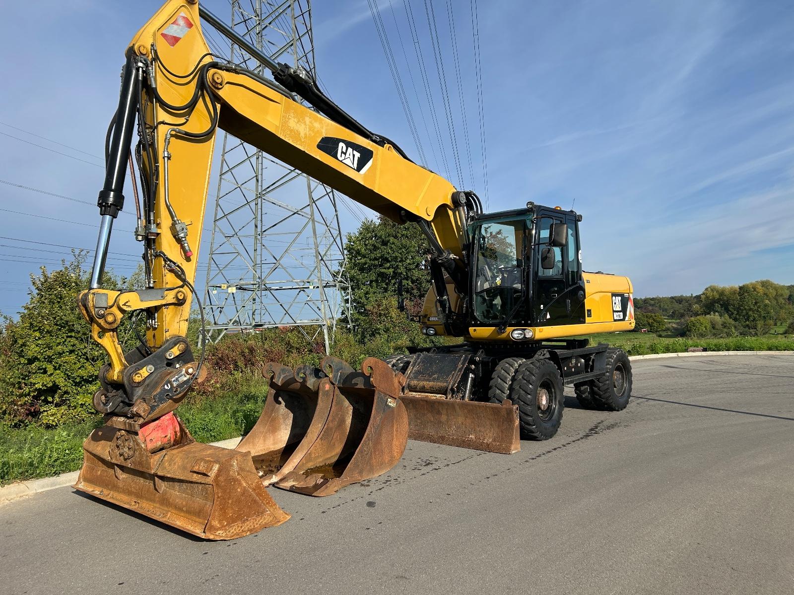 CAT M322 D Incl 3 Buckets  Top Condition