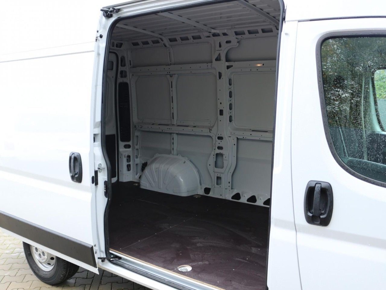 Fahrzeugabbildung Citroën Jumper Grossraumkasten 33 L2H2 BlueHDi 140