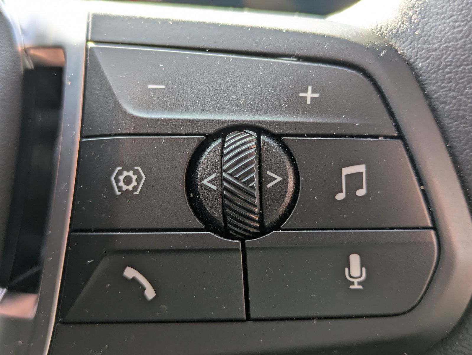 Fahrzeugabbildung BMW X1 18 d sDrive PANO/KAM/DAB/LED/SHZ/LHZ/TEMP