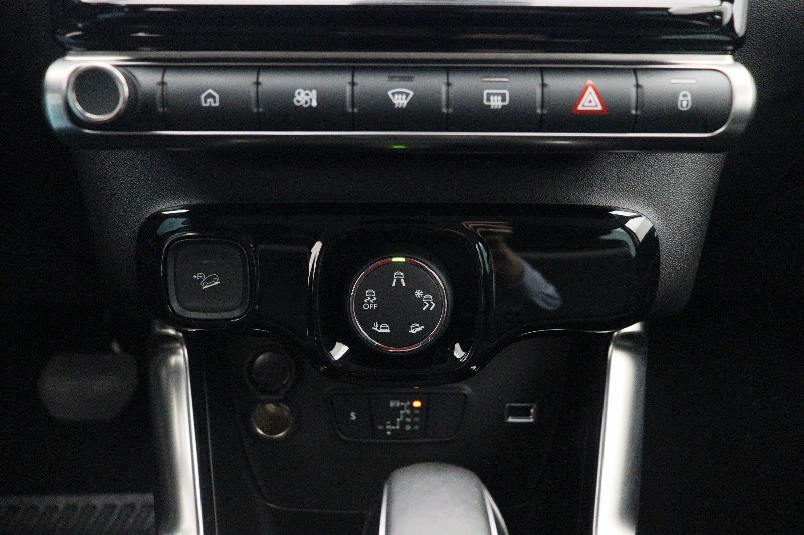 Fahrzeugabbildung Citroën C3 1.2 Aircross Plus NAVI LED DAB