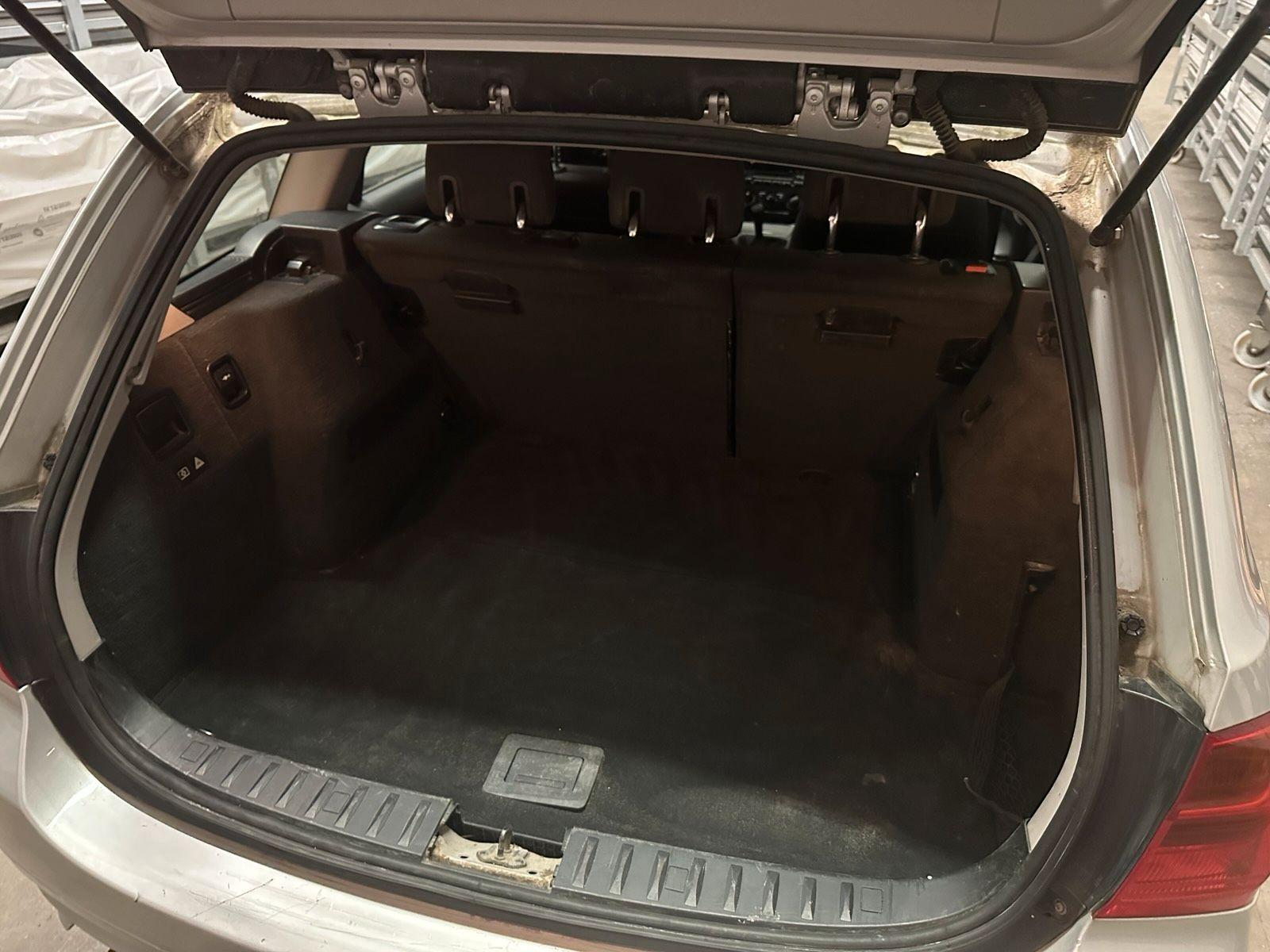 BMW 318 2006 — photo 9