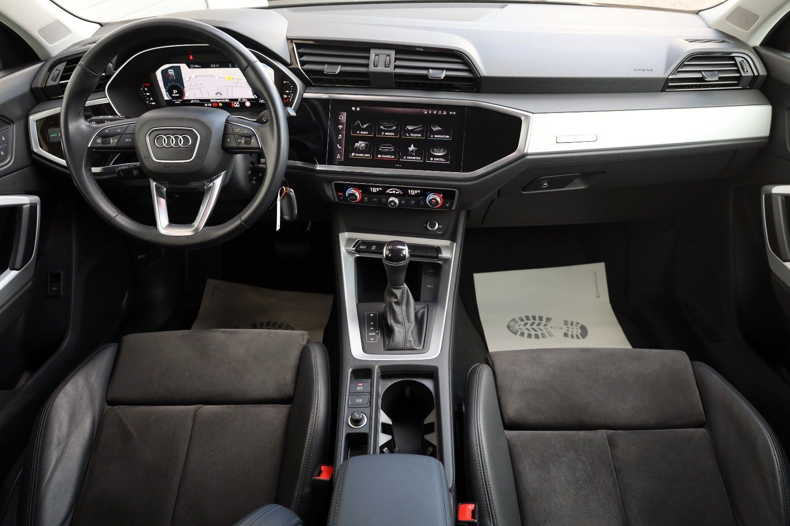 Fahrzeugabbildung Audi Q3 Sportback 35 TFSI S line,T.Leder,Navi,LED,SH