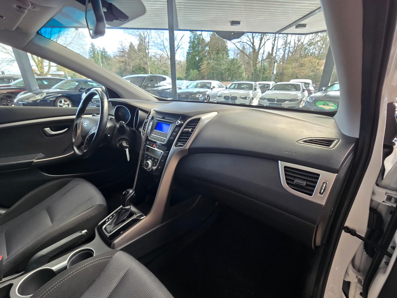 Hyundai i30 Kombi 1.6 GDi blue Passion Automatik Park/LM