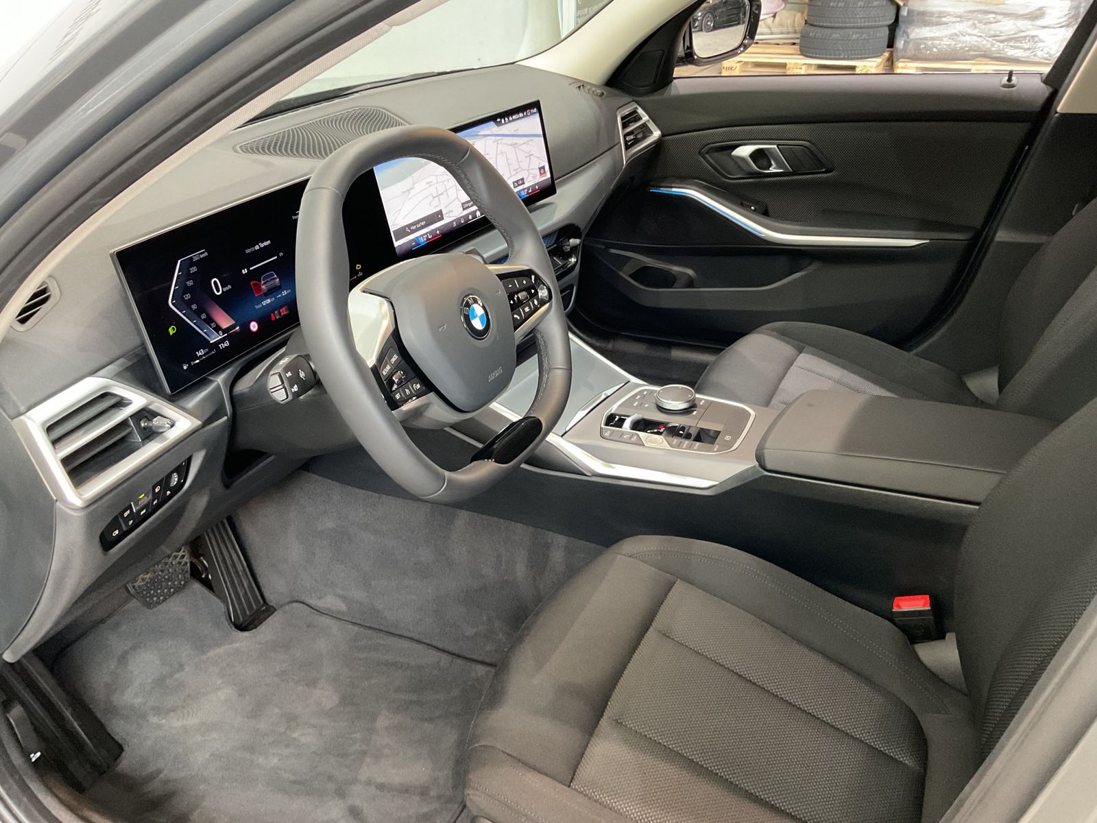 Fahrzeugeinzelansicht 10 Fahrzeugabbildung BMW 318i |Komfortzugang |Sitzheizung |HiFi