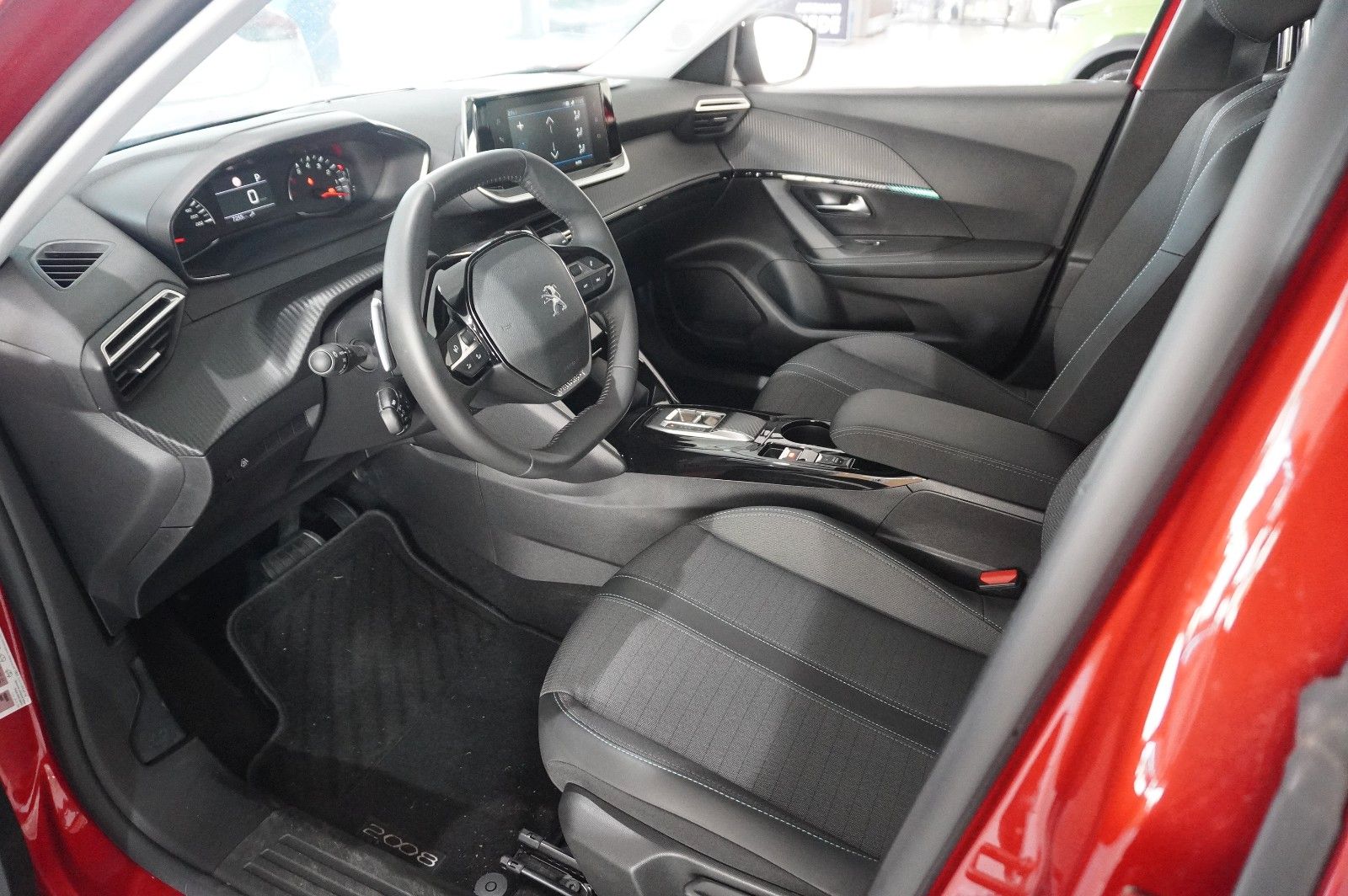 Fahrzeugabbildung Peugeot 2008 1.2T ALLURE AT NAVI/LED/KAMERA/SHZ/VIRT.