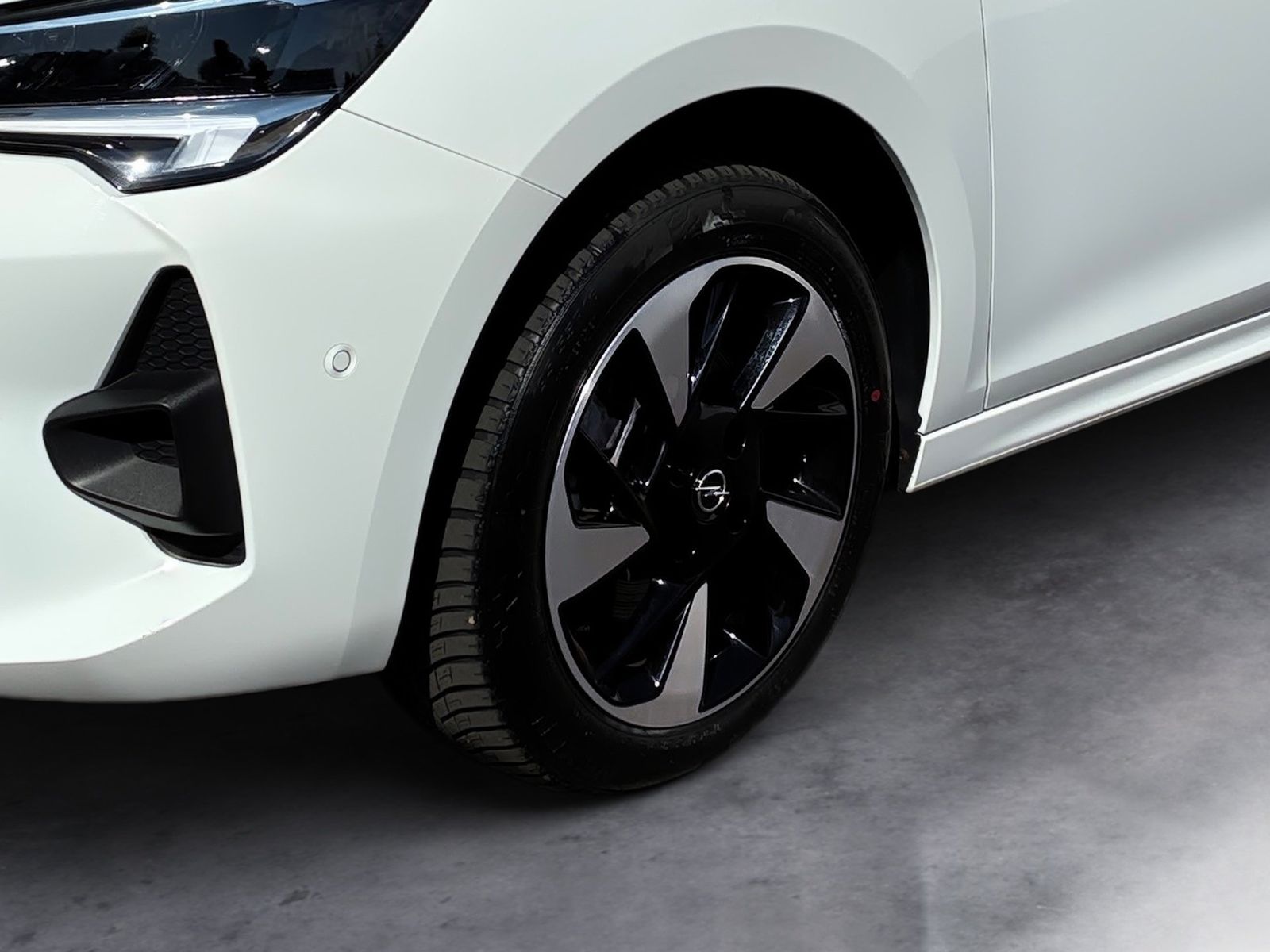 Fahrzeugabbildung Opel Corsa F e GS Line KlimaA,LED,SHZ,Kam.,PDC,AUT,LM