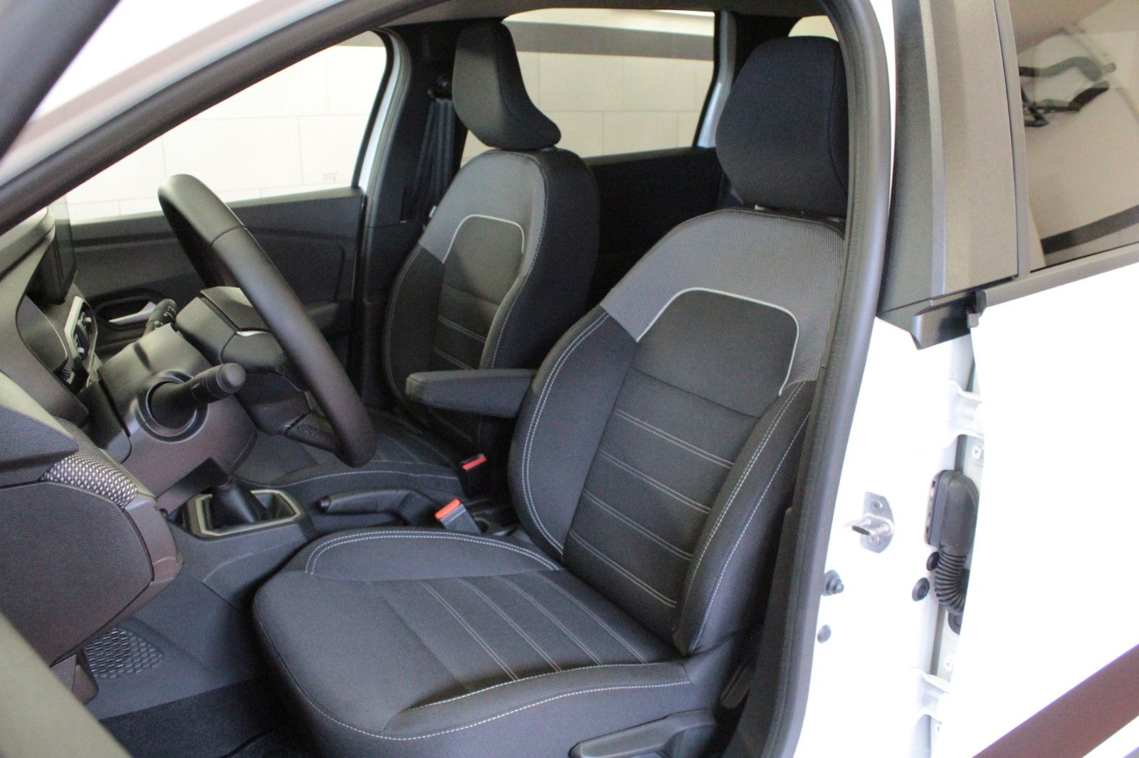 Fahrzeugabbildung Dacia Jogger ECO-G 100 Expression 5-Sitzer *Winterpak*