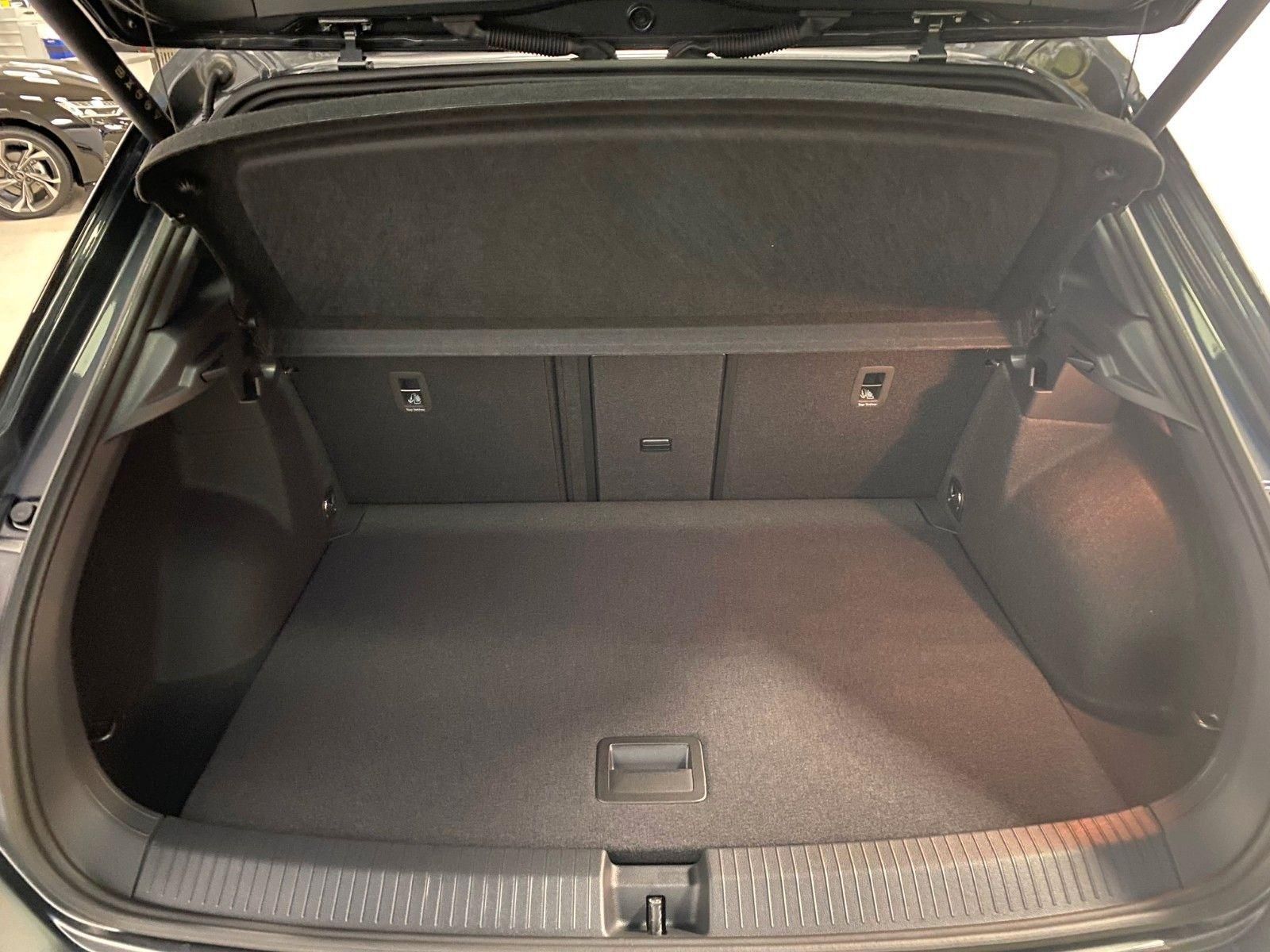 Fahrzeugabbildung Volkswagen T-Roc 1.5 TSI DSG+STYLE+PANORAMA+AHK+GARANTIE+BC