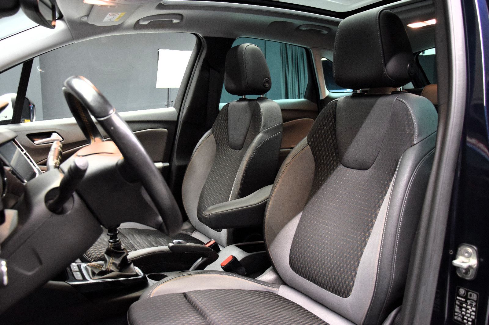 Fahrzeugabbildung Opel Crossland (X)