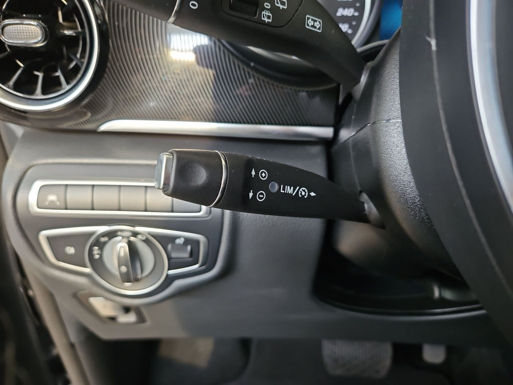 Fahrzeugabbildung Mercedes-Benz V 220 ED kompakt 7 Sitze LED STHZ 2,5t AHK MBUX