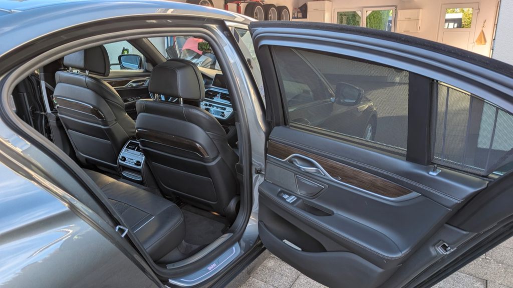 Image of BMW 730