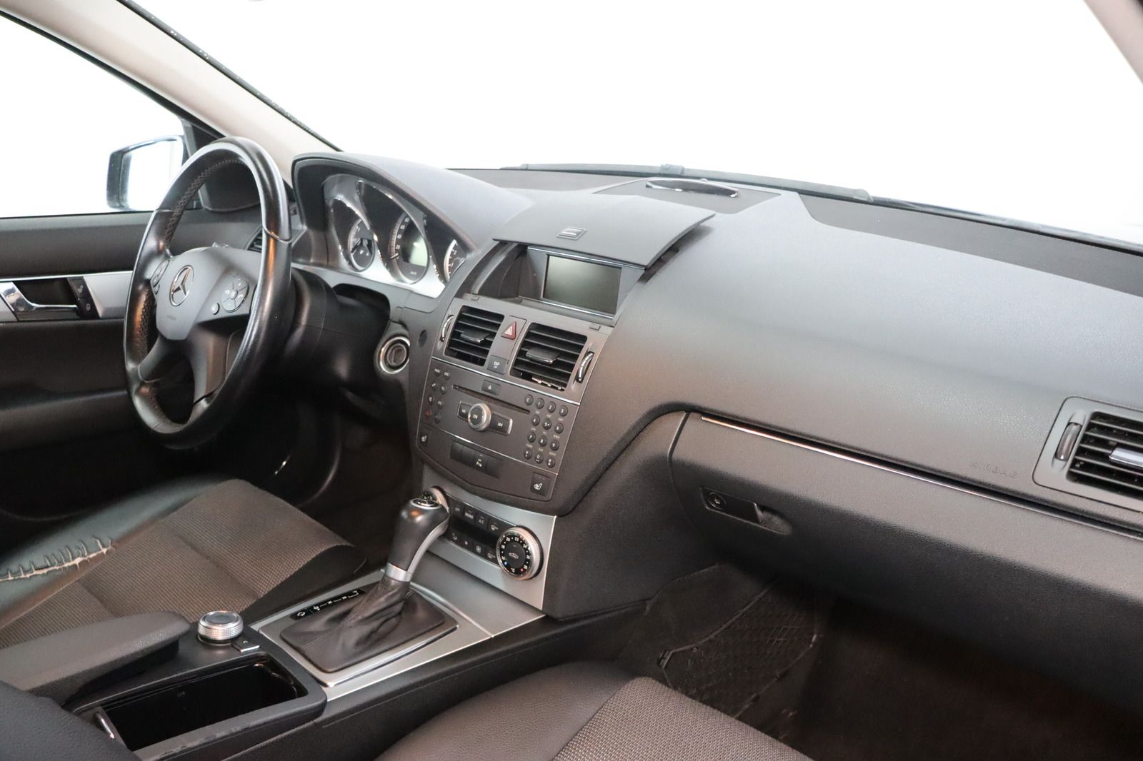 Fahrzeugabbildung Mercedes-Benz C 180 KOMPRESSOR HU/AU 02.27