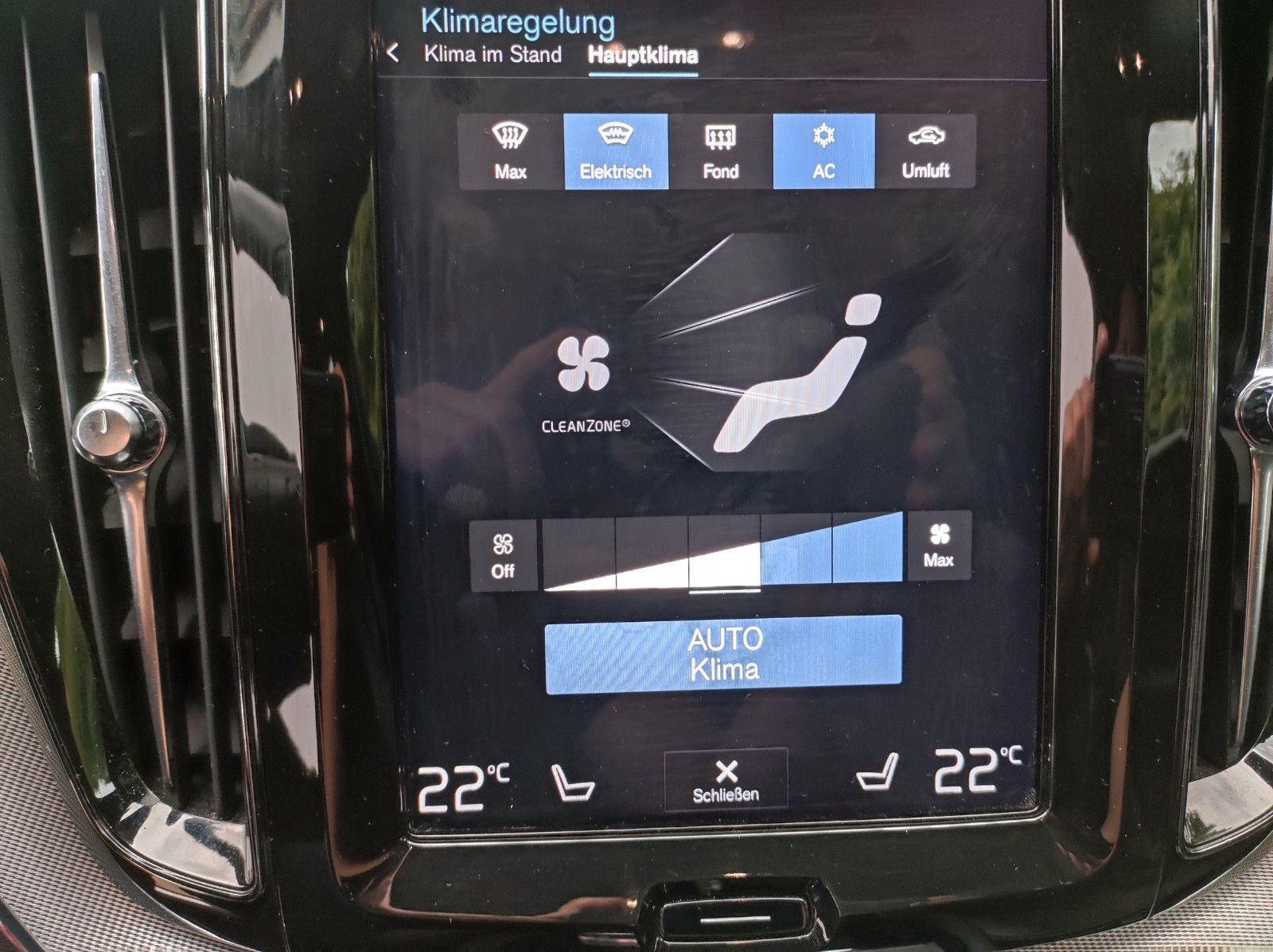 Volvo XC60 R Design PHEV AWD PANO Leder AHK LED Autom foto 19