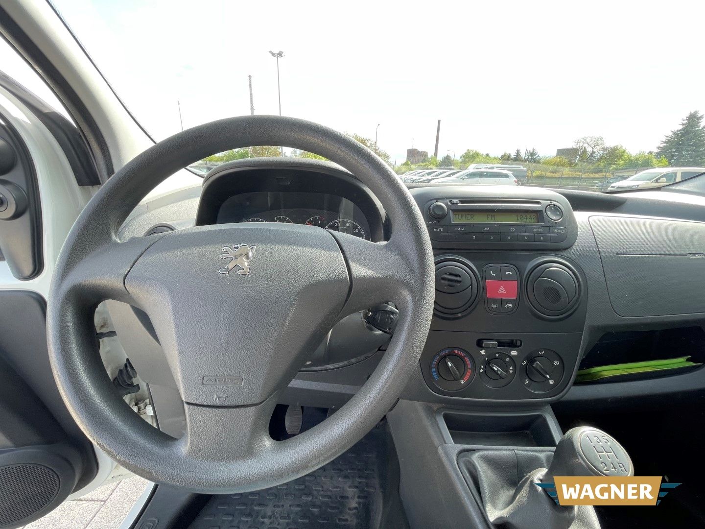 Fahrzeugabbildung Peugeot Bipper Basis 1.4 Klimaanlage Radio TÜV 08/2025