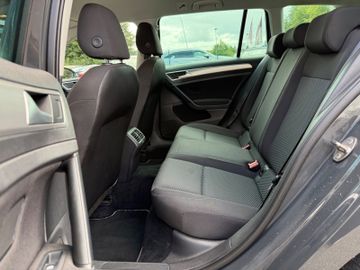 Volkswagen Golf - 11