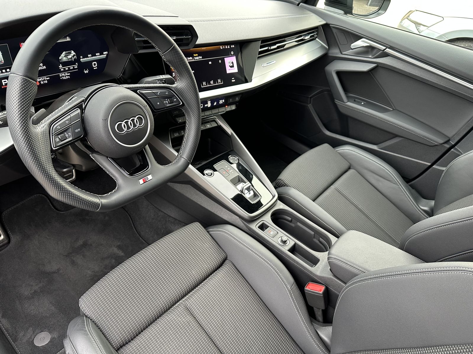 Fahrzeugabbildung Audi A3 SpB 35 TFSI S-Line NAV+LED+CARPLAY+VCOCK+1HD