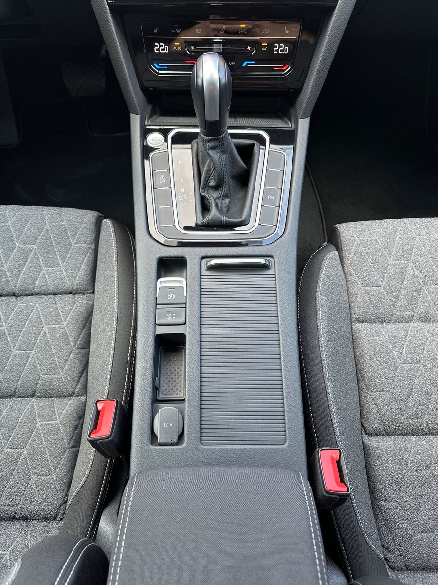Fahrzeugabbildung Volkswagen Passat Variant 2.0 TDI DSG NAV+IQ-LIGHT+ACC