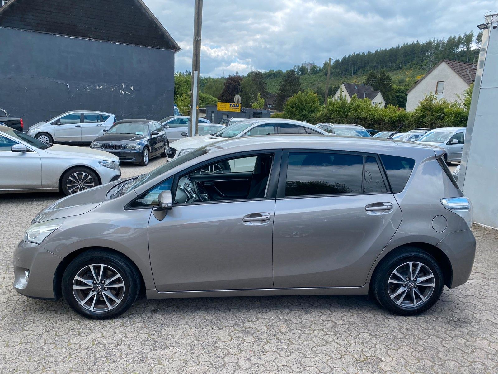 Fahrzeugabbildung Toyota Verso Comfort