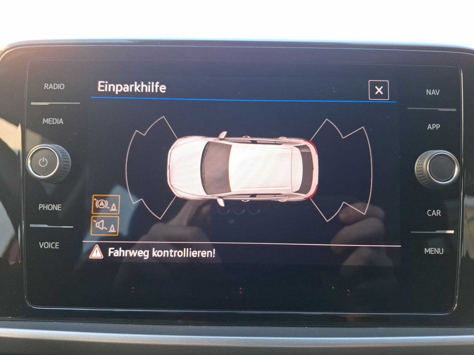 Fahrzeugabbildung Volkswagen T-Roc TSI Life LED Navi AID Park-Assoist SH