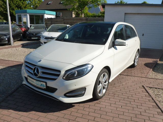 Mercedes-Benz B 180  AHK/PANORAMA/KLIMA/NAVI/AMBIENTE/MFL/BT