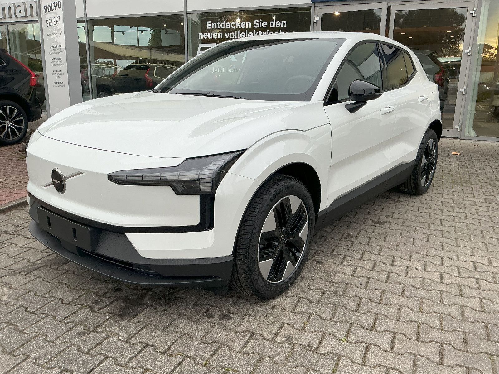 Volvo EX30 Plus 2WD Pure Electric imagem 3