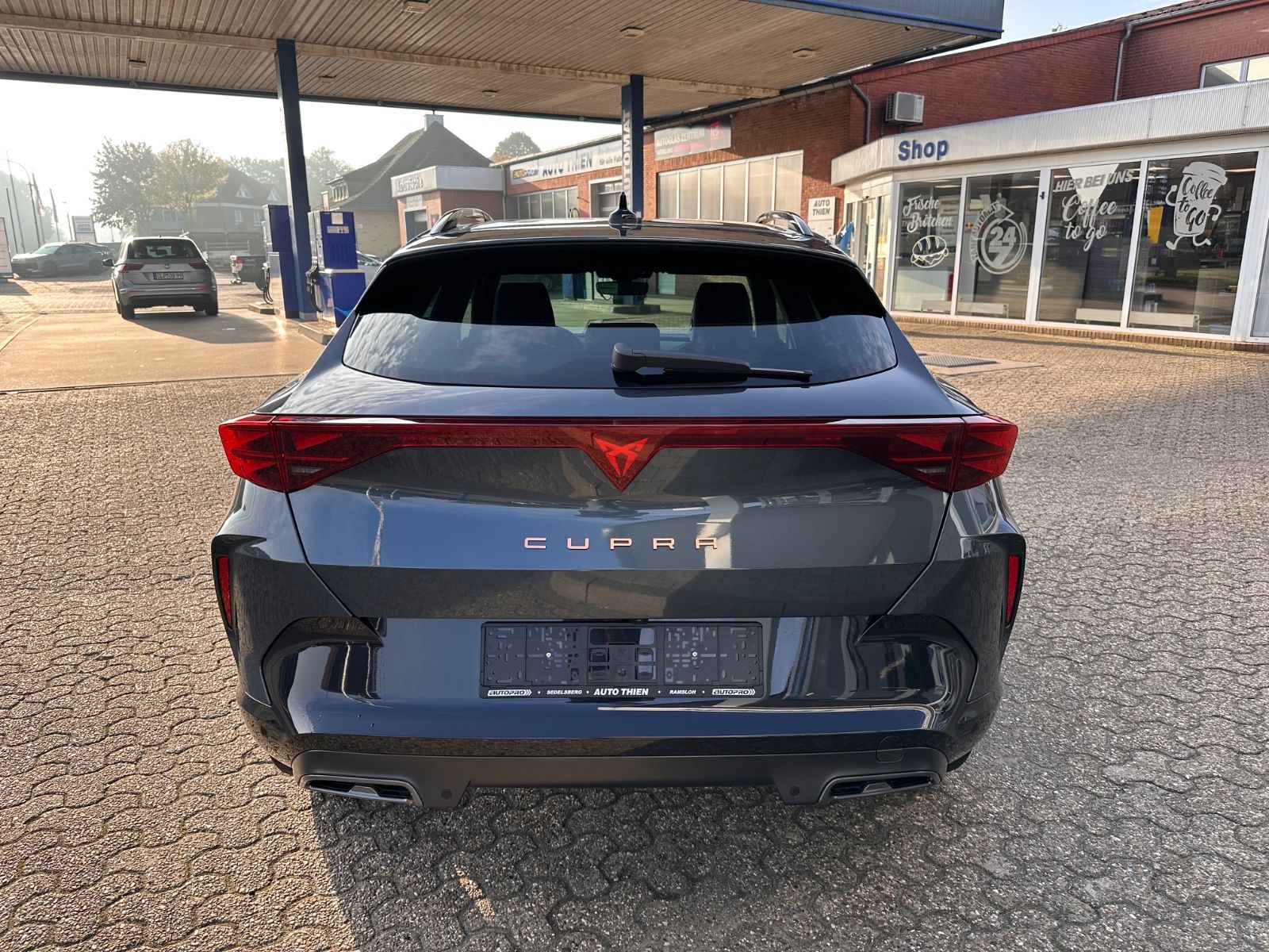 Fahrzeugabbildung CUPRA Formentor 1.5 eTSI DSG Pano/AHK/ACC/APP/LED/SHZG