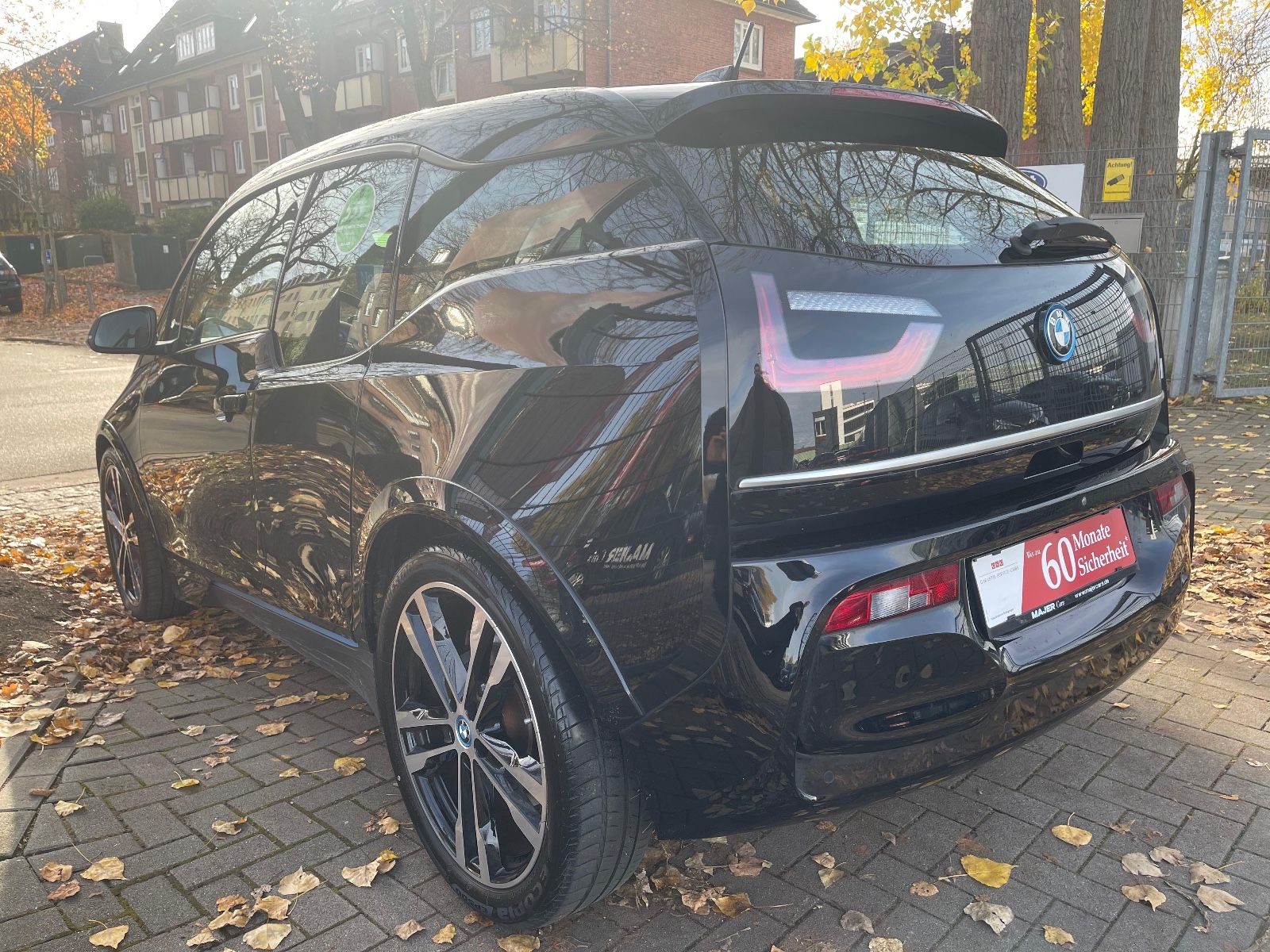 Fahrzeugabbildung BMW i3s KAMERA*SHZ*Business-Paket*20ZOLL*LED