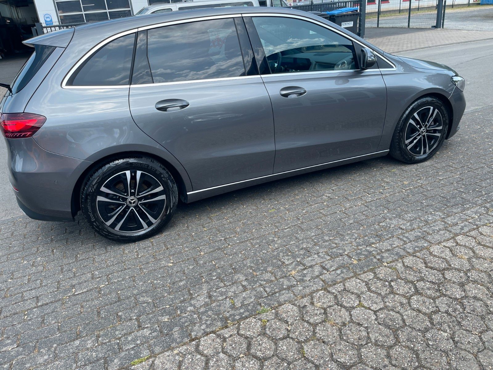 Mercedes-Benz B 180 d Kamera Leder Navi LED PDC Alu foto 3