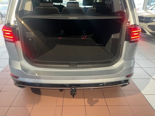 Fahrzeugabbildung Volkswagen Touran 1.5 TSI DSG HIGHLINE IQ.DRIVE LED R-LINE