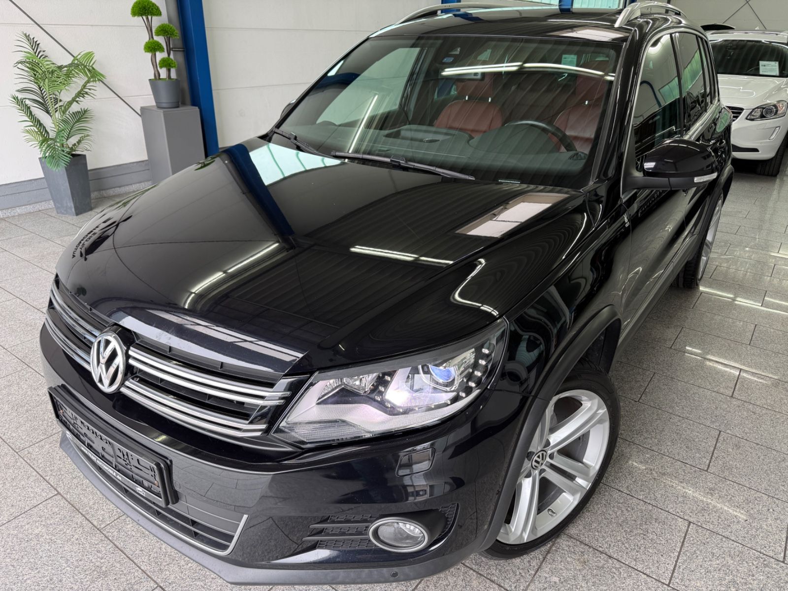 VW Tiguan 2.0 TDI*EXCLUS*4X4*AUT*BI-XN*PAN*NAV*CAMR
