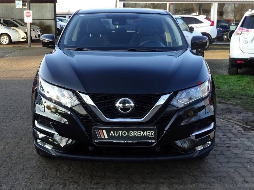 Fahrzeugabbildung Nissan Qashqai 1,3 DIG-T N-Connecta Winterpaket