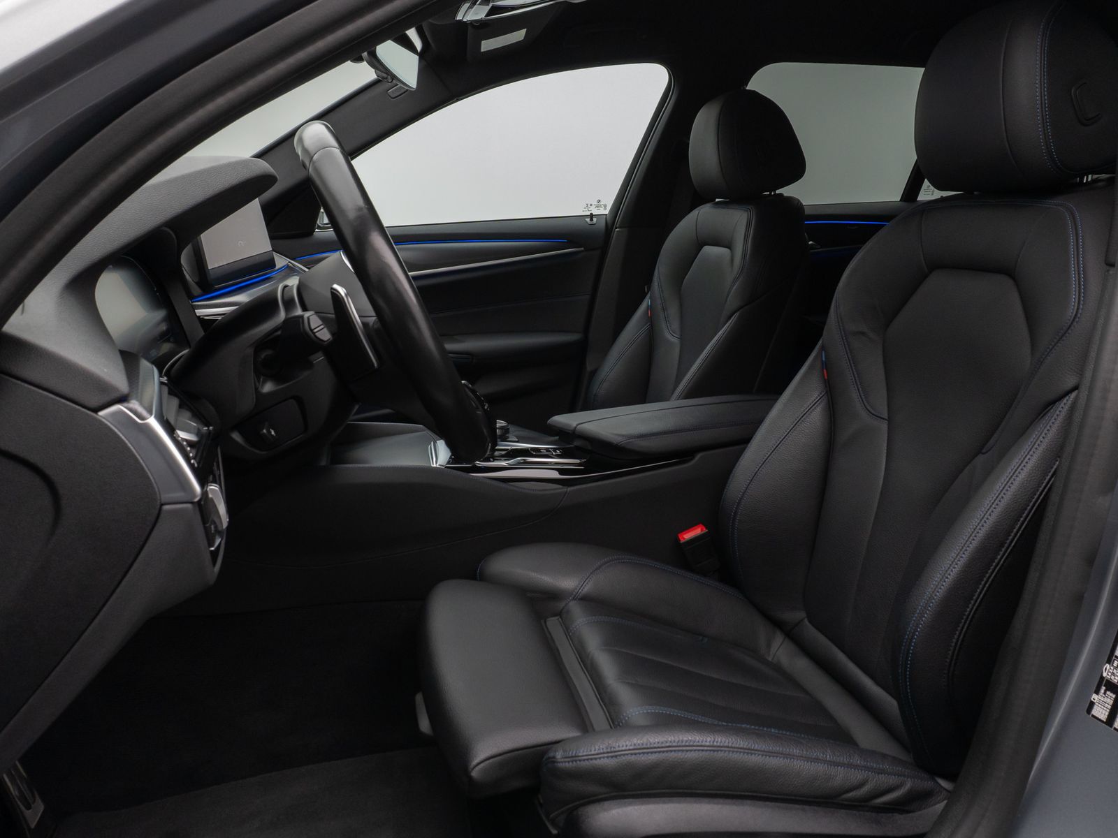 Fahrzeugabbildung BMW 530d M Sport Kamera Laser HUD DAB HiFi Komfort