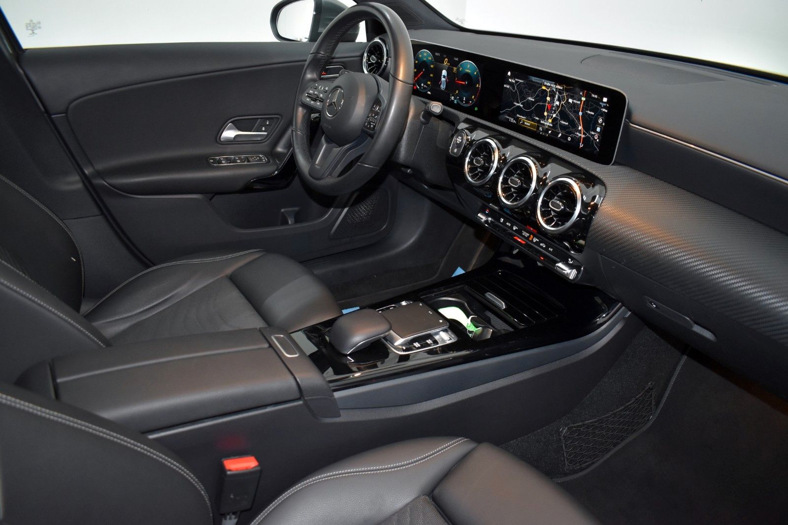 Fahrzeugabbildung Mercedes-Benz A 180d T.Leder,Navi,LED,SH,Panorama