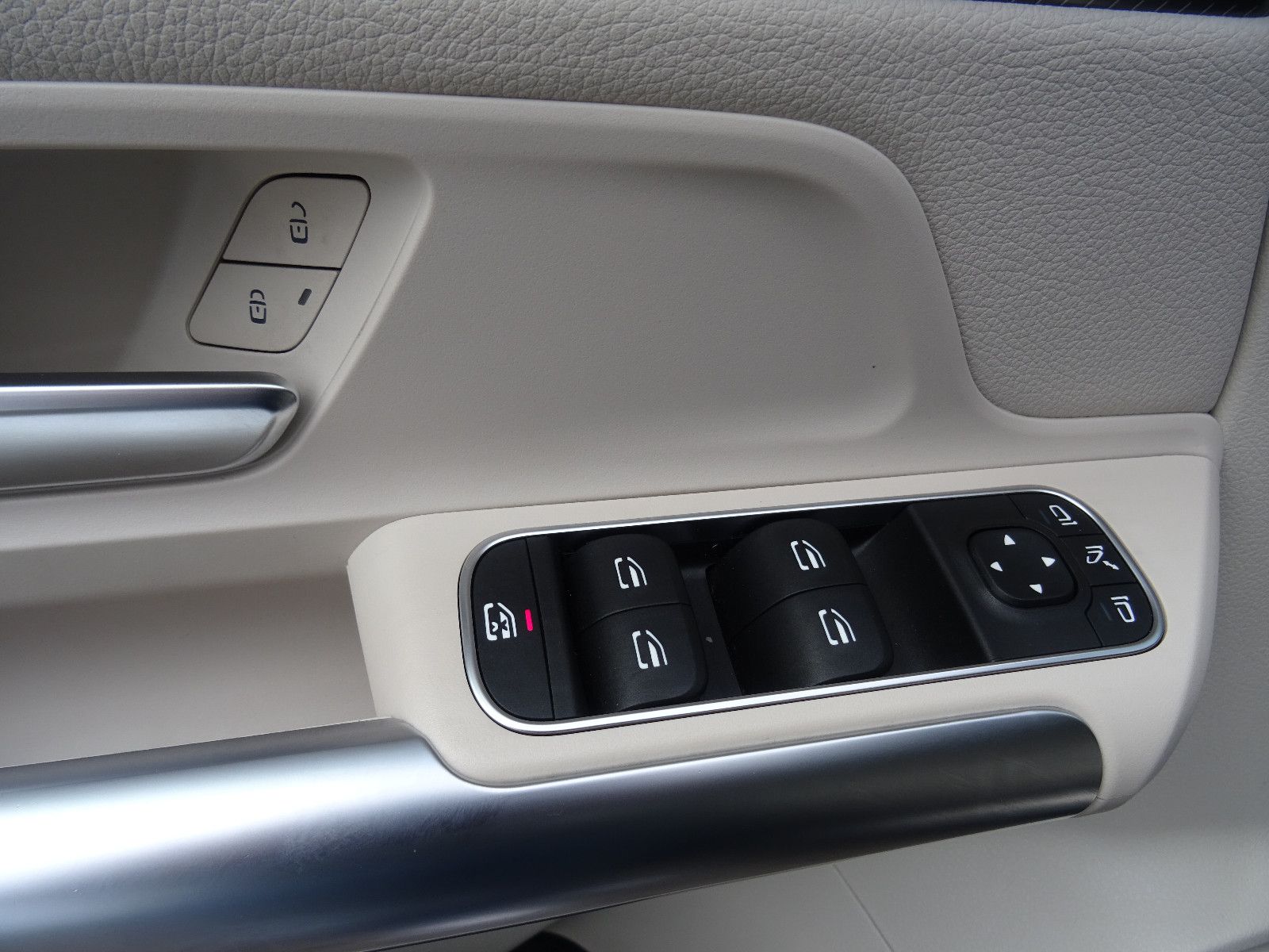 Mercedes-Benz GLA 180 Progressive Leder LED Temp Garantie foto 17