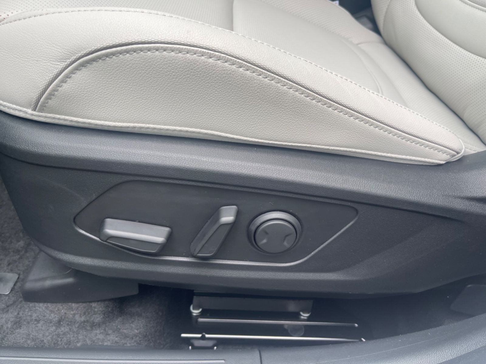 Fahrzeugabbildung Hyundai TUCSON HEV 1.6 T-GDi 2WD PRIME Leder Krell Navi