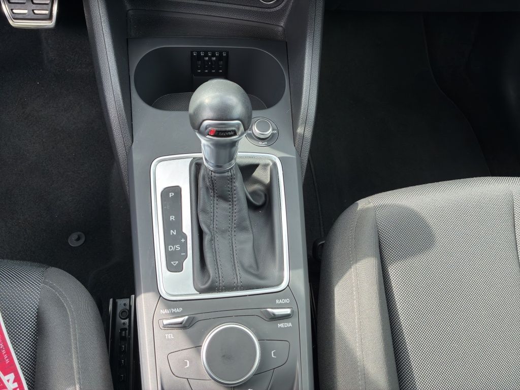 Fahrzeugabbildung Audi Q2 1.4 TFSI basis LED*PDC*2xKlima*AUT*KlimaA*LM