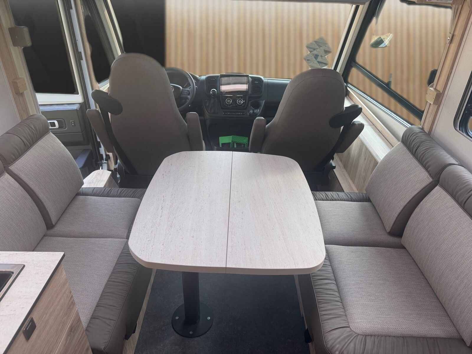 Fahrzeugabbildung Eura Mobil Integra Line IL 720 EF SAT, SOLAR, LUFTFEDERUNG