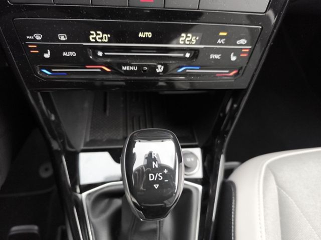 Fahrzeugabbildung Volkswagen T-Cross 1.0 TSI OPF DSG Style LED ACC NAVI