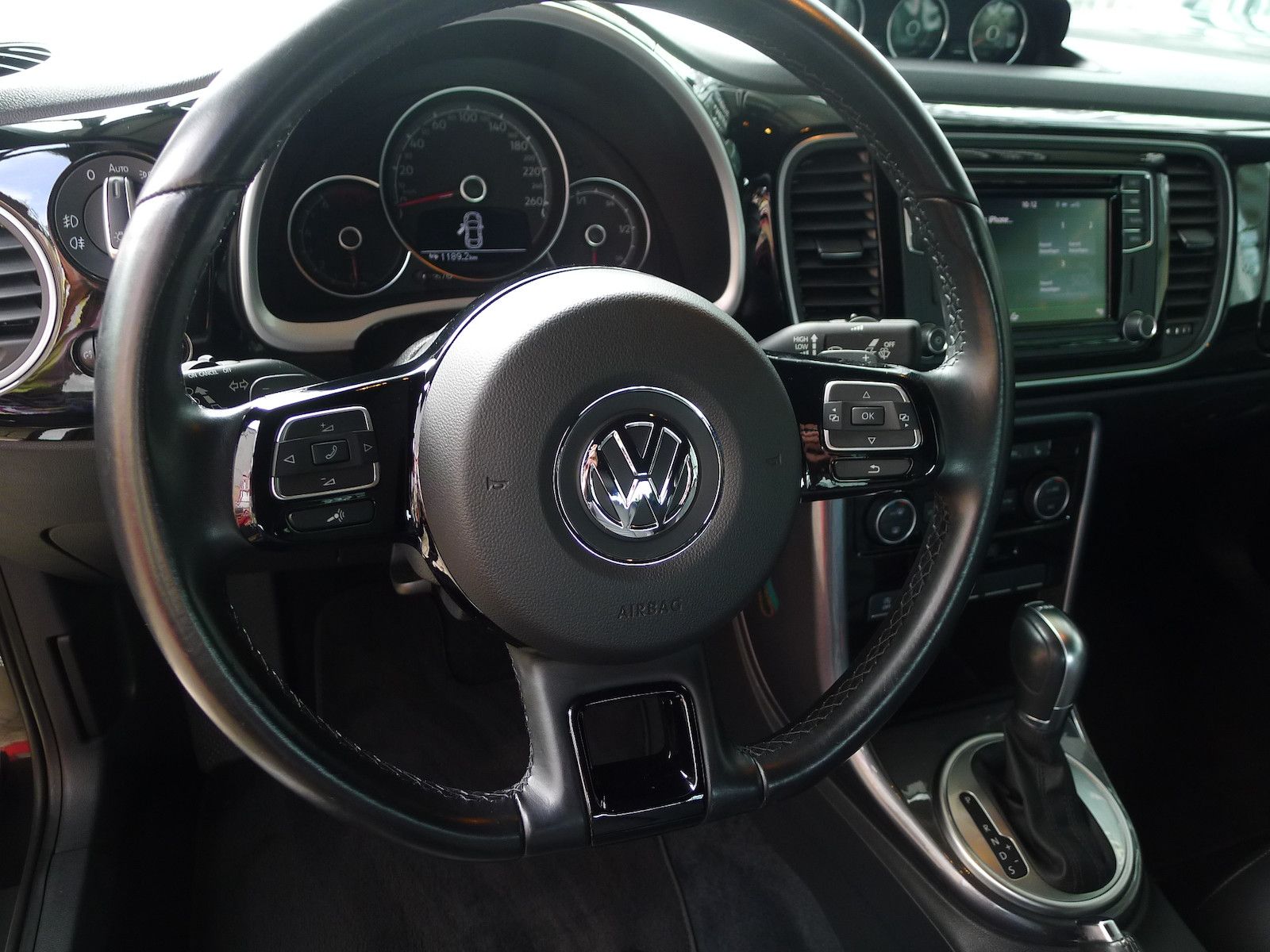 Volkswagen Beetle Cabrio DSG schwarz R-Line foto 7