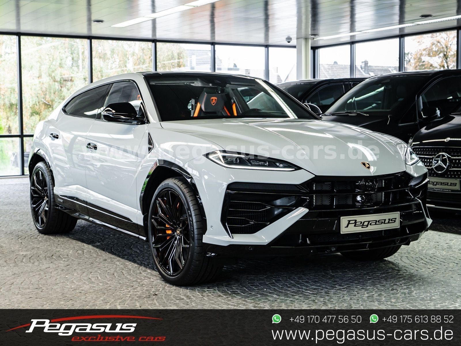 LAMBORGHINI Urus - 10