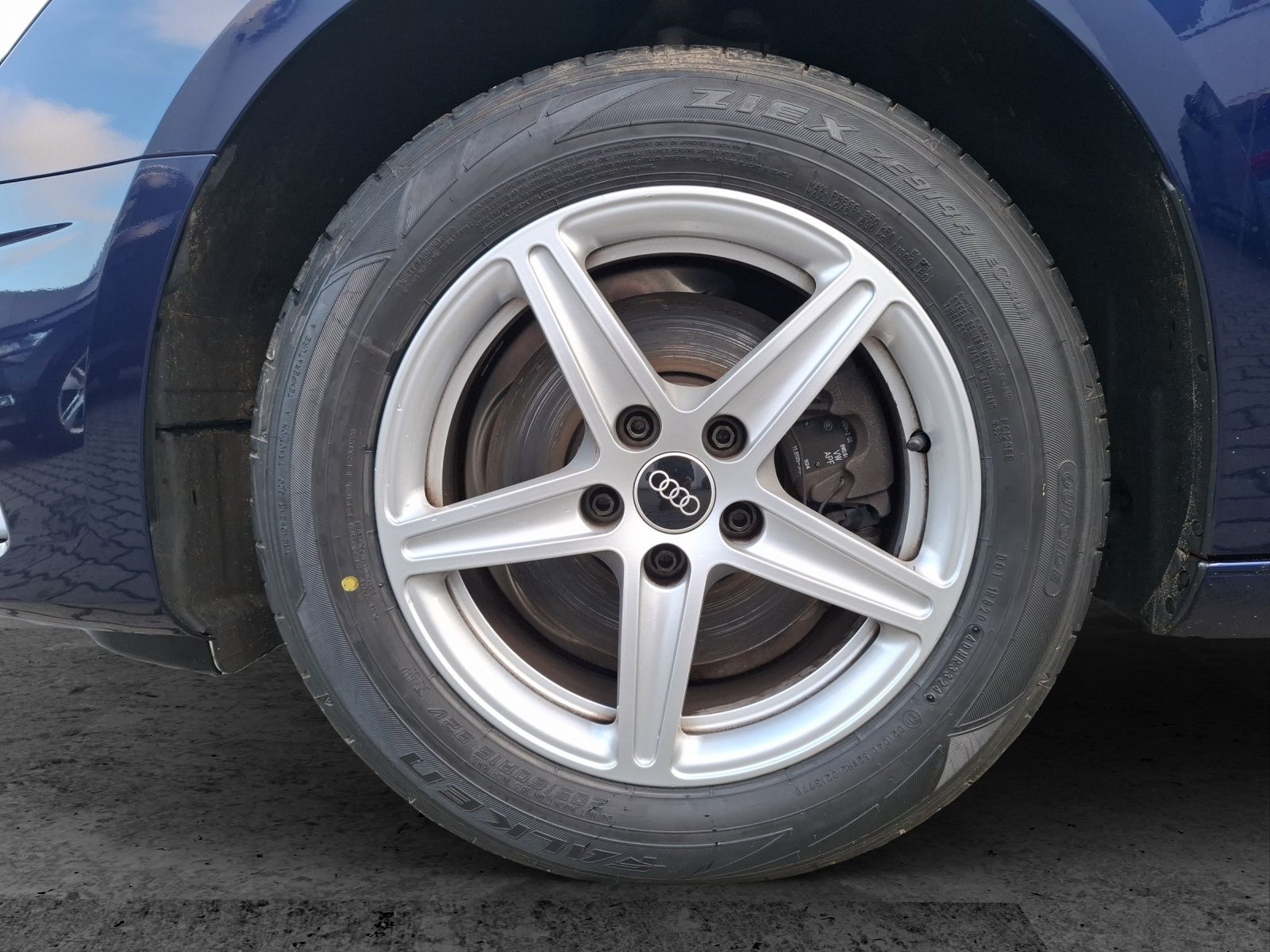 Fahrzeugabbildung Audi A4 Avant 35 TDI S-tronic LED Navi AID GRA RFK Le