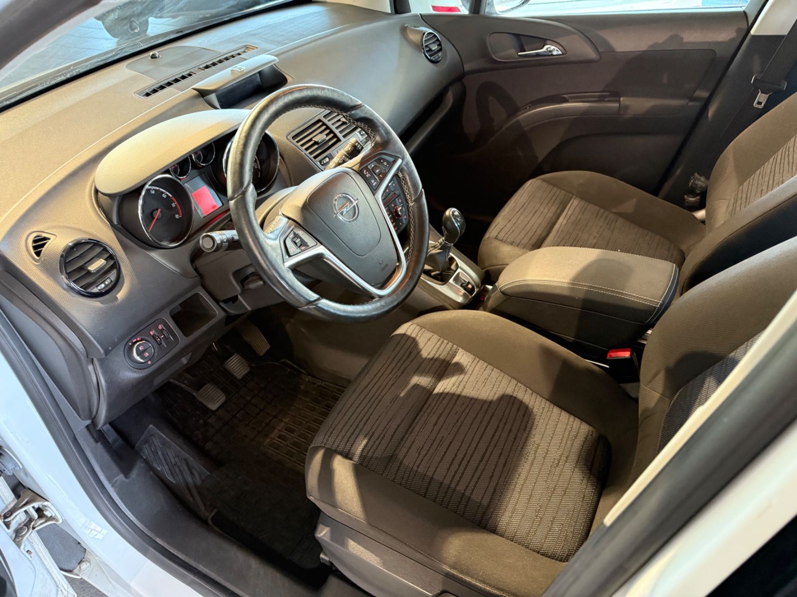 Fahrzeugabbildung Opel Meriva B Style 1.4 T *SHZ*LHZ*PDC*AHK*