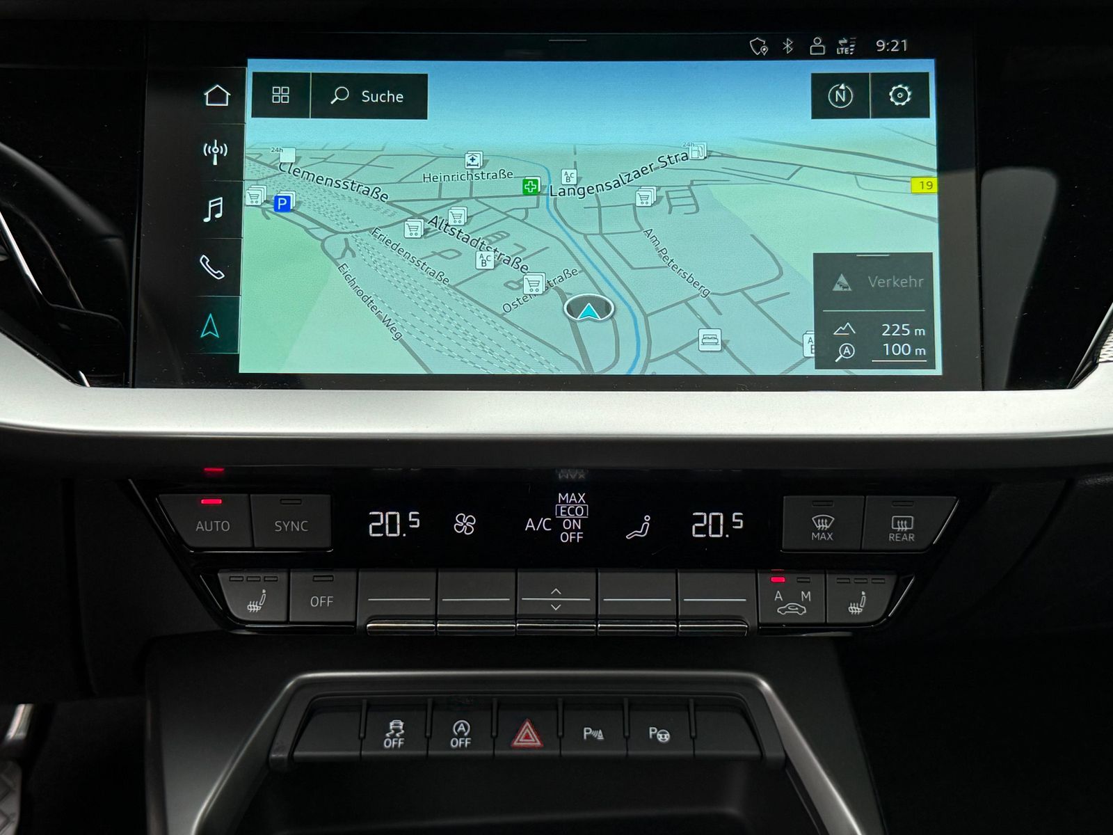 Fahrzeugabbildung Audi A3 35 TFSI S-tr. S-Line PANO+LED+ACC+SHZ+CARPLAY