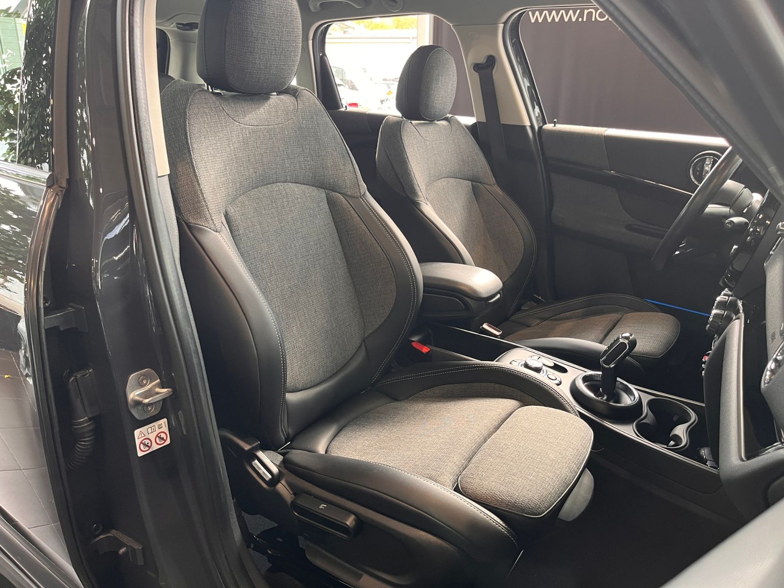Fahrzeugabbildung MINI Countryman Cooper S LED NAVI ALU