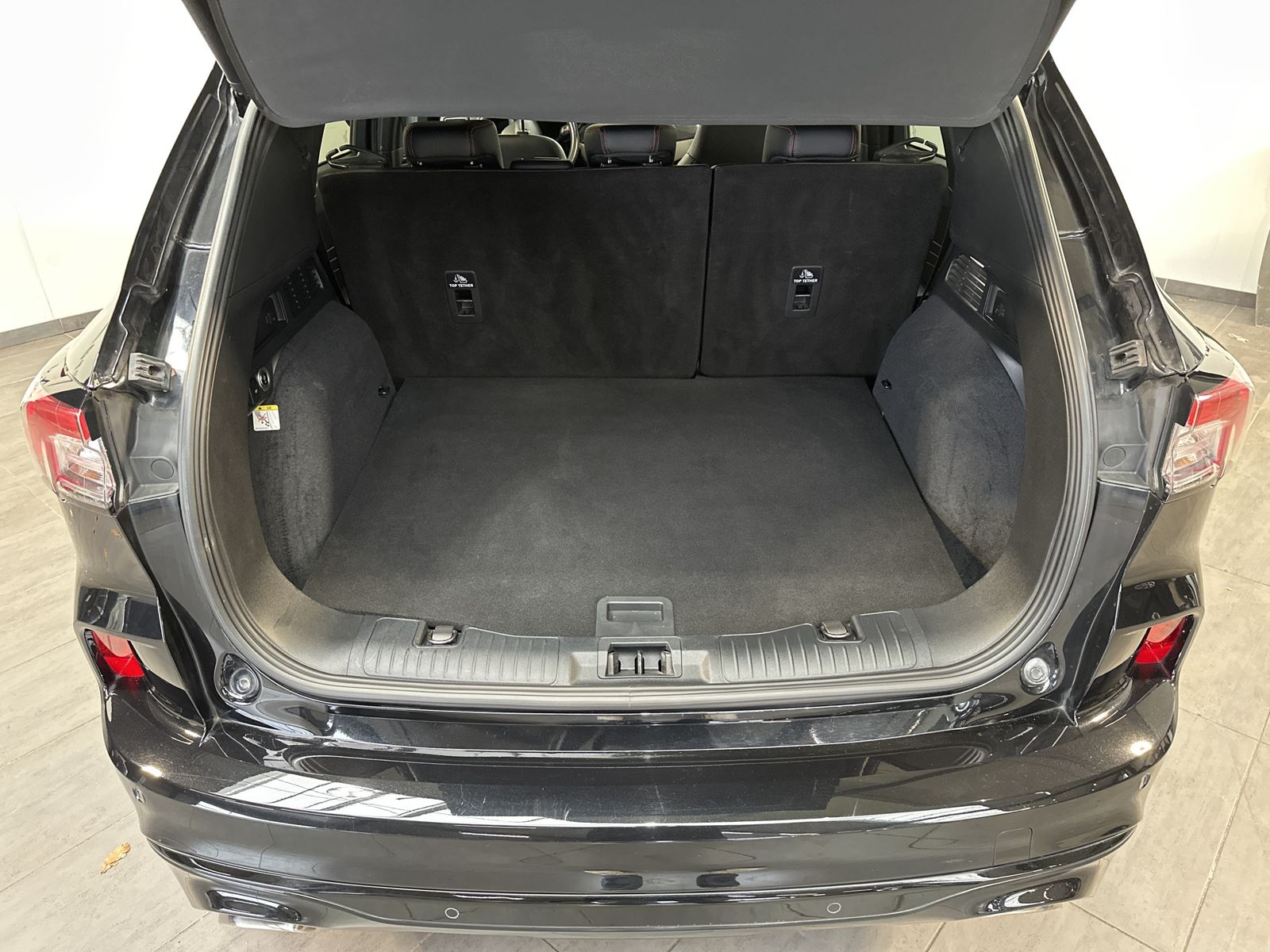 Fahrzeugabbildung Ford Kuga 2.0 EB ST-Line X NAV+LED+AHK+PANO+VCOCK+B&O