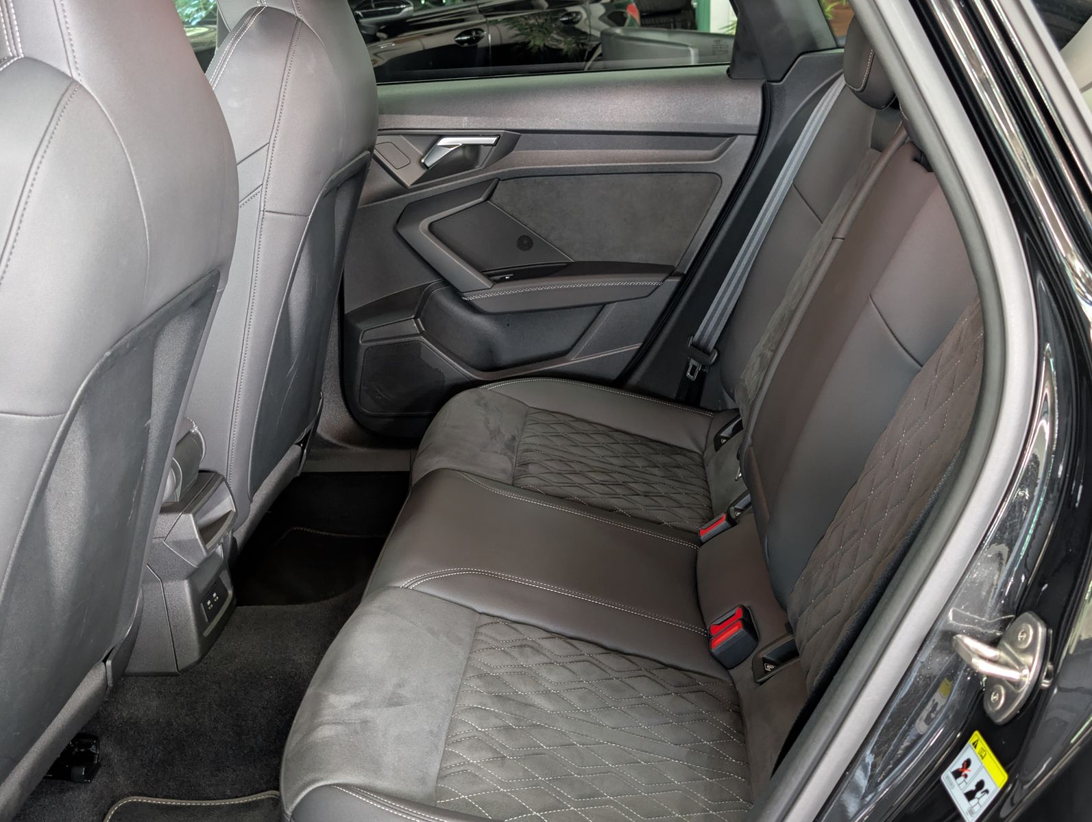 Fahrzeugabbildung Audi A3 40TDI quattro 3xS-line BLACK AHK ALCANTARA 19